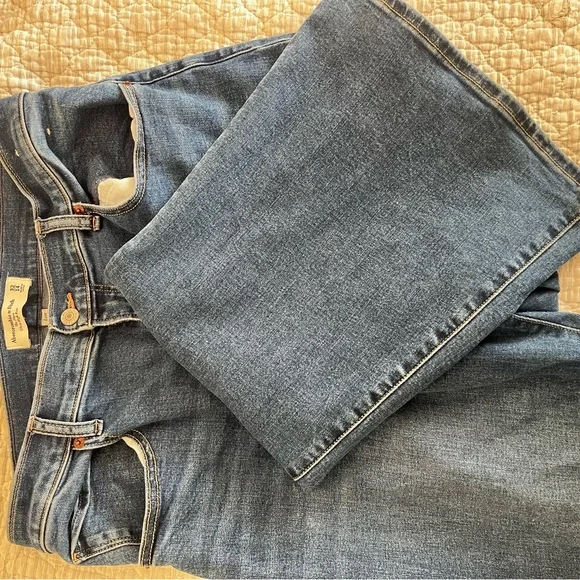 Women’s Abercrombie curve love flare  Blue Jeans - Picture 2 of 7